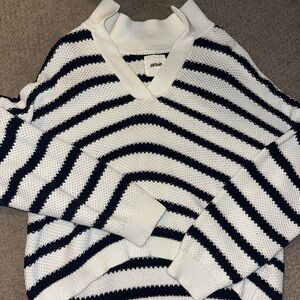 Aerie Women's navy and White Striped Sweater